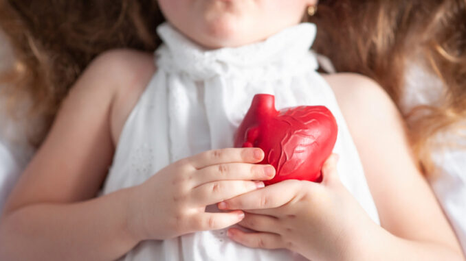 Dad-Gets-Tattoo-on-Chest-to-Match-4-Year-Old-Daughters-Heart.jpg