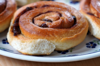 Deliciously Easy: How to Make Perfectly Air Fryer Cinnamon Rolls!