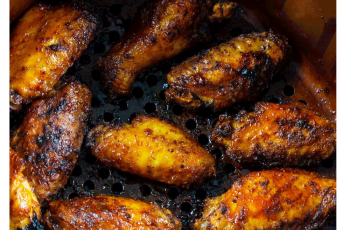 AIR FRYER HONEY SRIRACHA CHICKEN WINGS