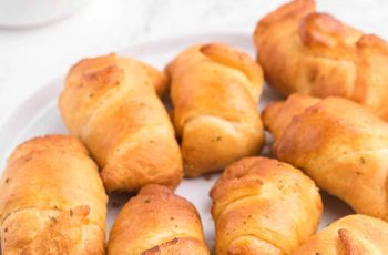 Air Fryer Garlic Cheese Stuffed Crescent Rolls Recipe