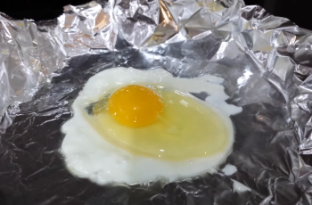 use aluminum foil in the air fryer to make Air Fried Eggs