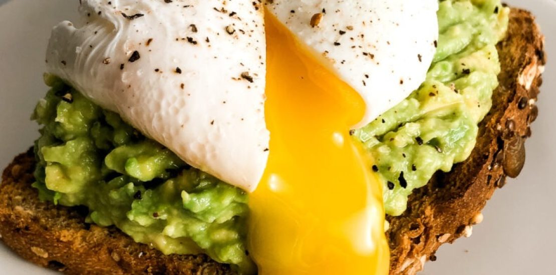 make Perfect Poached Eggs every single time with this easy recipe. Master the art of the perfect poached egg and so you can put an egg on top of every