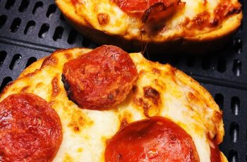 Air Fryer Garlic Toast Pizzas
