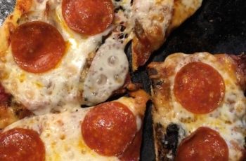 Quick and Easy Air Fryer Garlic Toast Pizzas