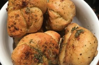 Air Fryer Garlic Knots