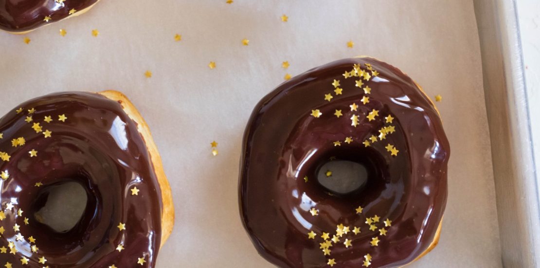 5 MINUTE AIR FRYER DONUTS These 5-minute air fryer donuts are the perfect treats for twhen those pesky donut cravings hit! This air fryer donut is both super easy to make and super satisfying!
