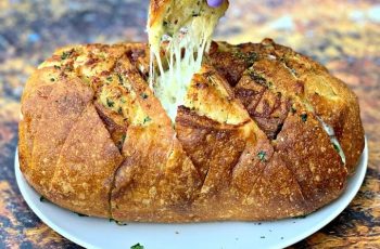 Air Fryer Cheese Pull-Apart Bread