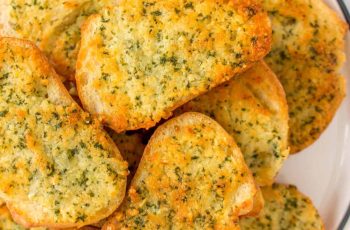 The Best Homemade Air Fryer Garlic Bread