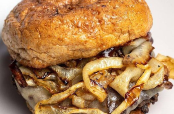 Air Fryer Onion Burgers: A Tasteful Variation on a Traditional Favorite