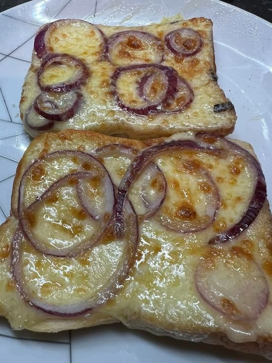Air Fryer Cheese on Toast with Red Onion Air Fryer Cheese on Toast with Red Onion