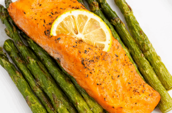 Healthy Air Fryer Salmon with Asparagus and Lemon