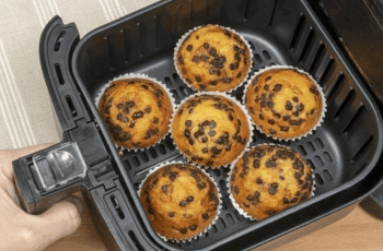 Fluffy Air Fryer Chocolate Chip Muffins – A Sweet Treat in Minutes!